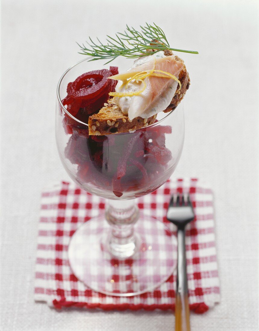 Beetroot salad served in glass with bread and trout puree