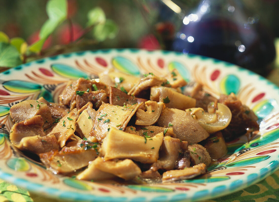 Schweinekopf & Schweinefüsse mit Kräutern