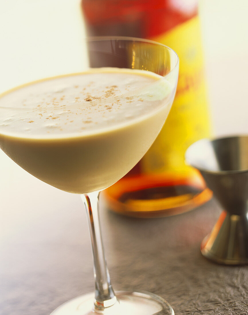 Brandy Alexander: Cocktail mit Brandy, Kakao-Likör & Sahne