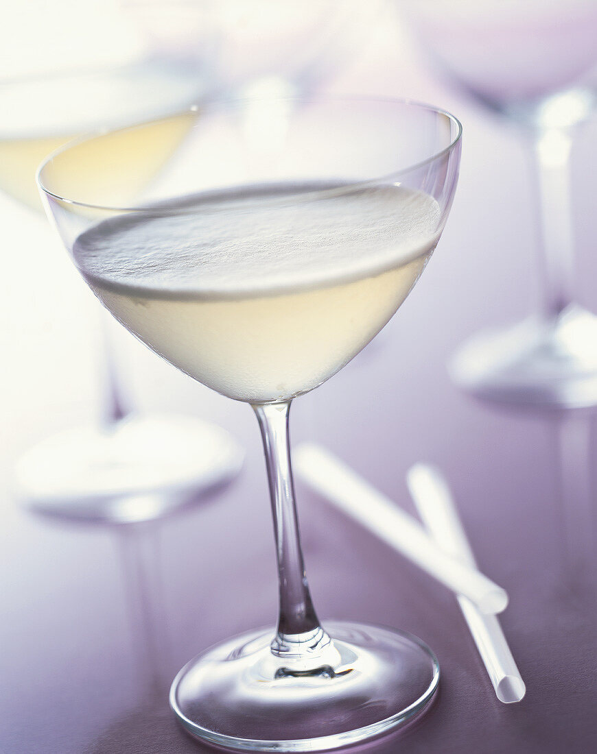 White Lady: Cocktail mit Gin, Triple Sec & Eiweiss