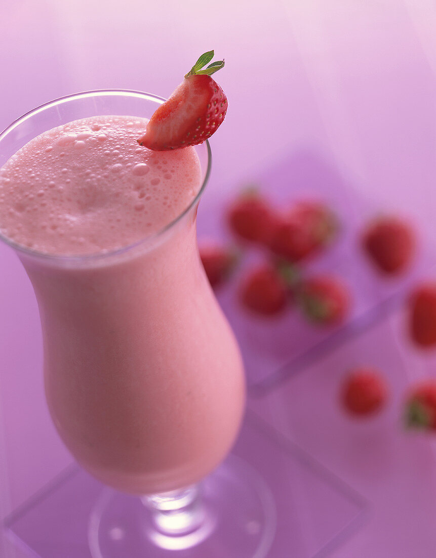 Strawberry Summer Feeling: strawberry cocktail with vanilla ice cream