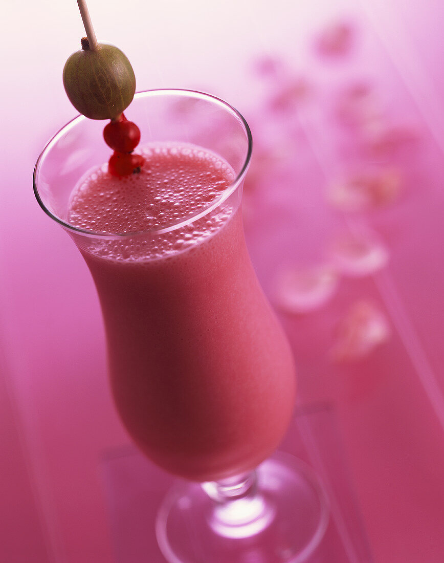 Pink Colada: non-alcoholic cocktail with pineapple juice