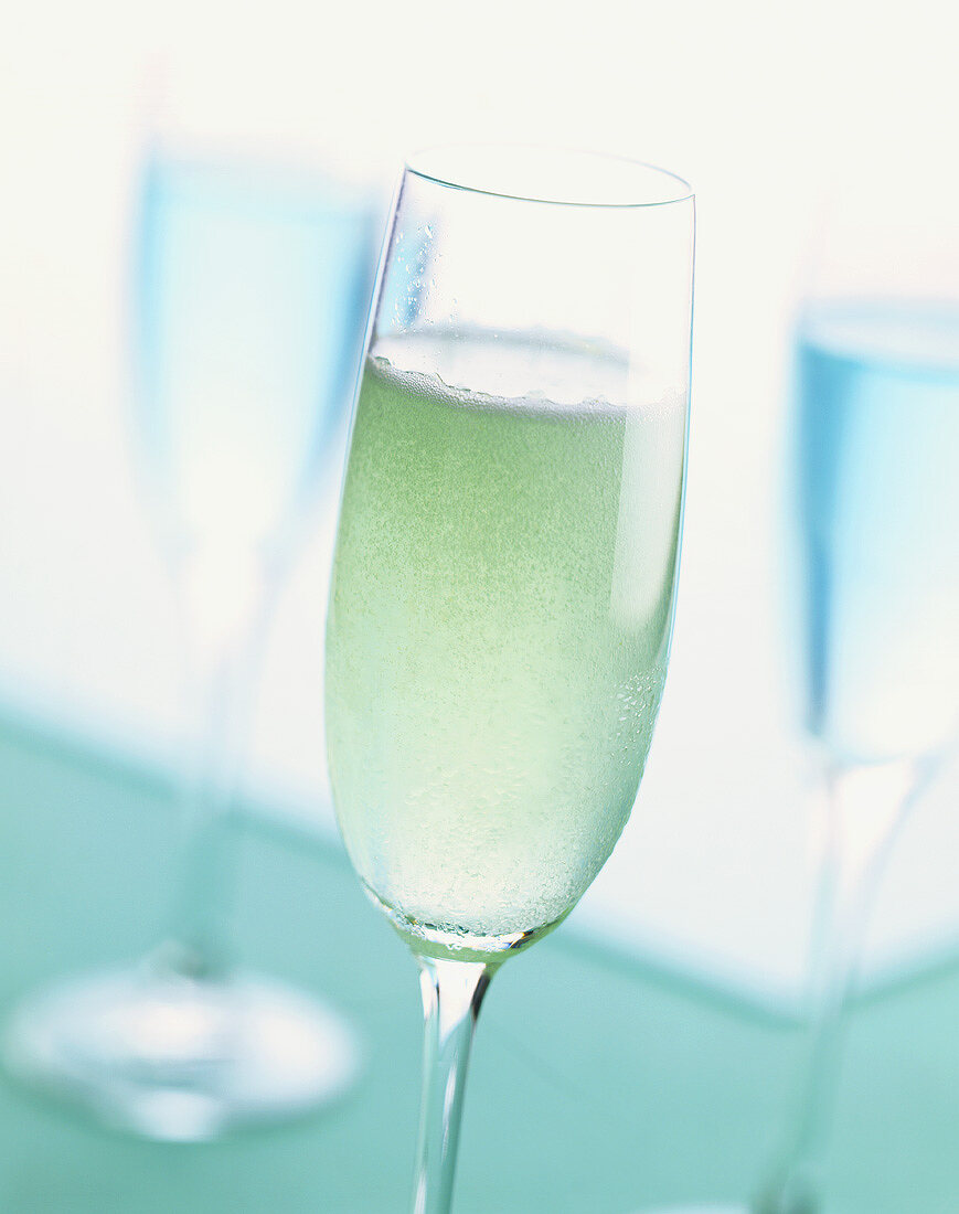 Blue Champagne: cocktail made with champagne & Blue Curaçao