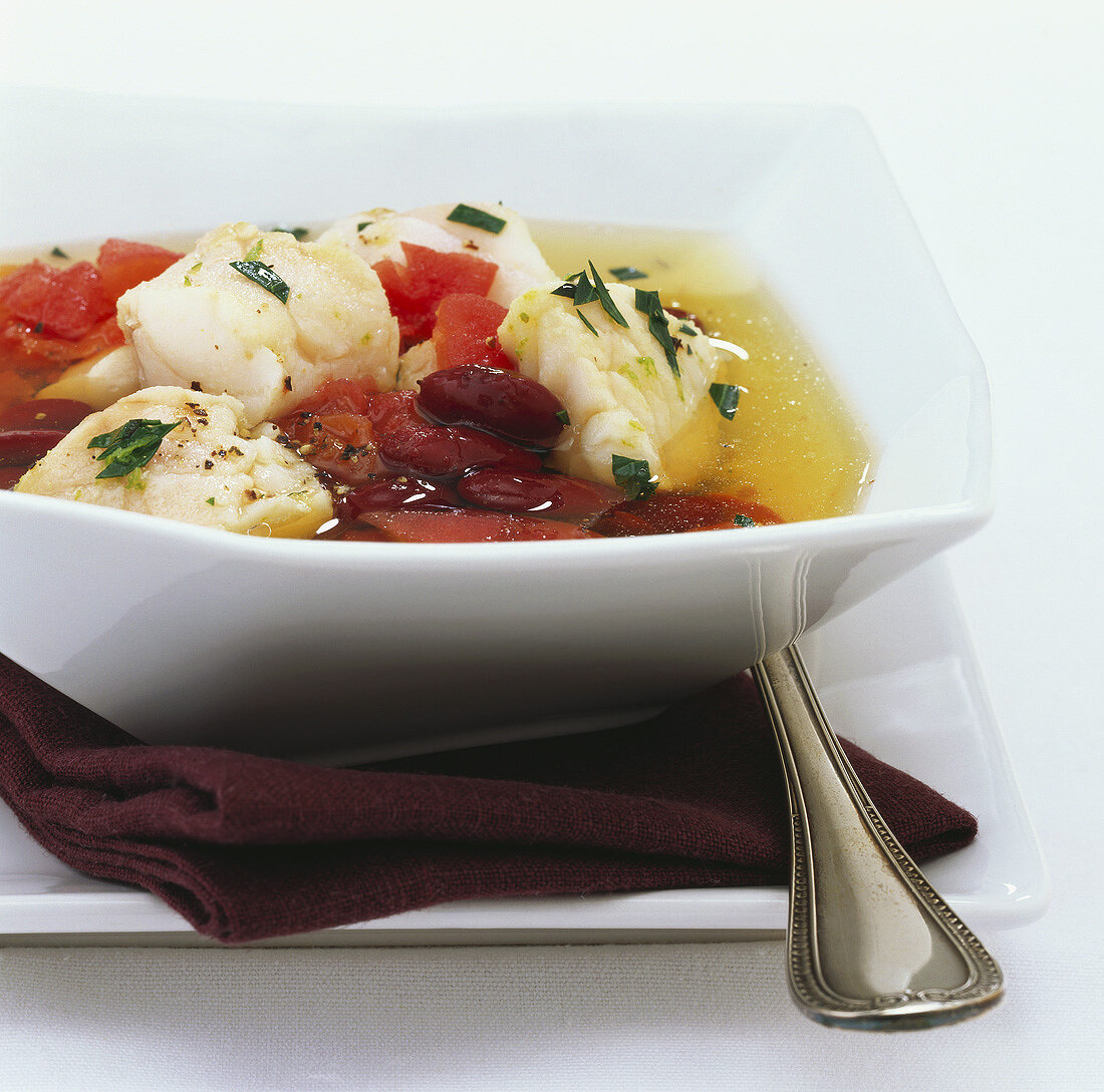 Lime fish with red kidney beans and tomatoes