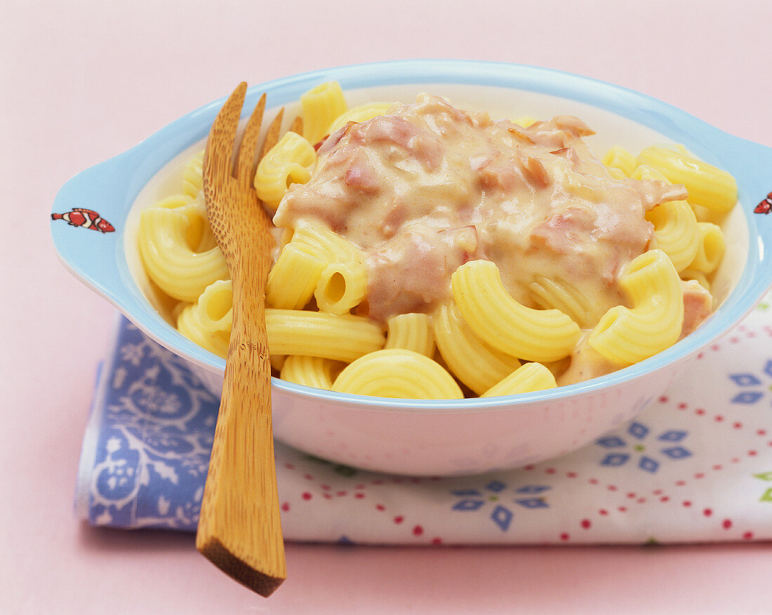 Pasta with carbonara sauce