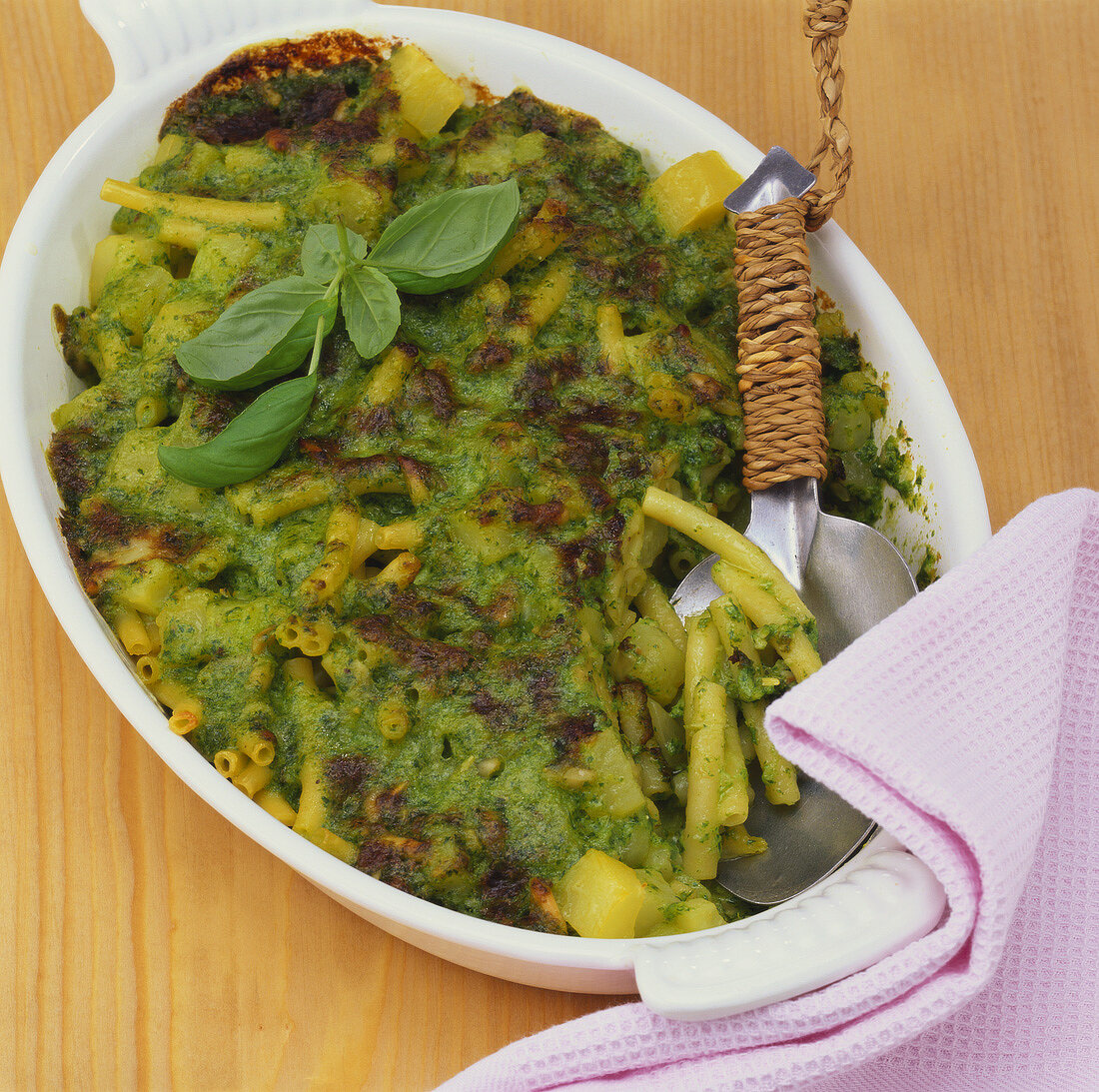 Pasta and potato gratin with pesto