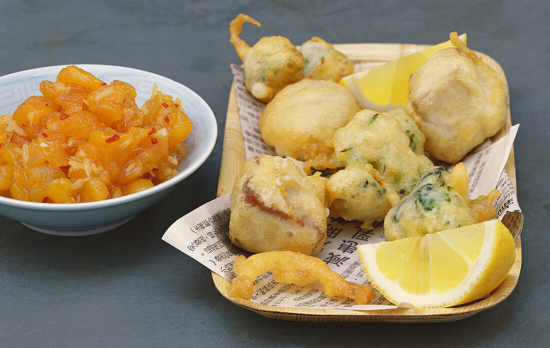 Fisch-Gemüse-Tempura mit Aprikosen-Chutney