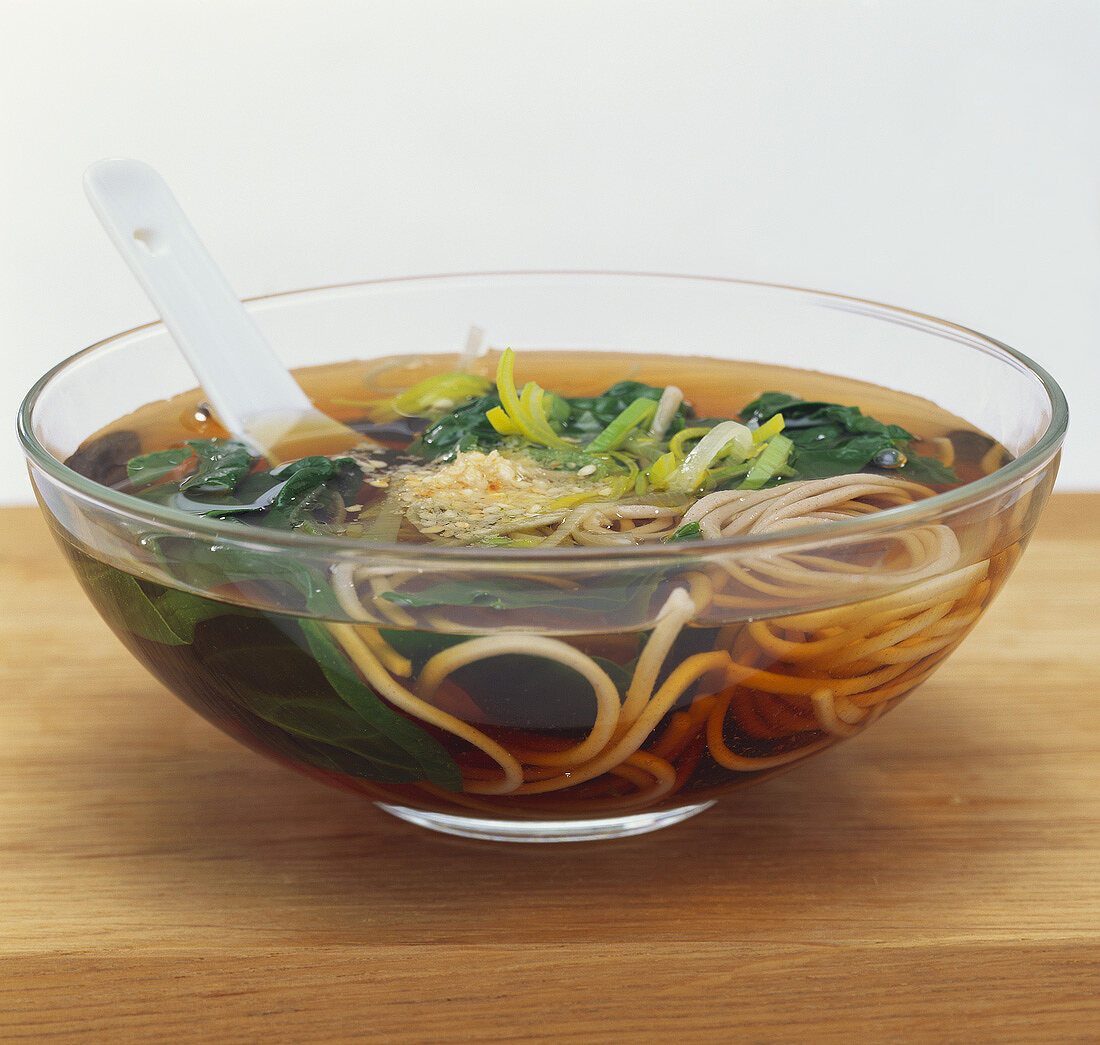 Asian noodle soup with spinach and leeks