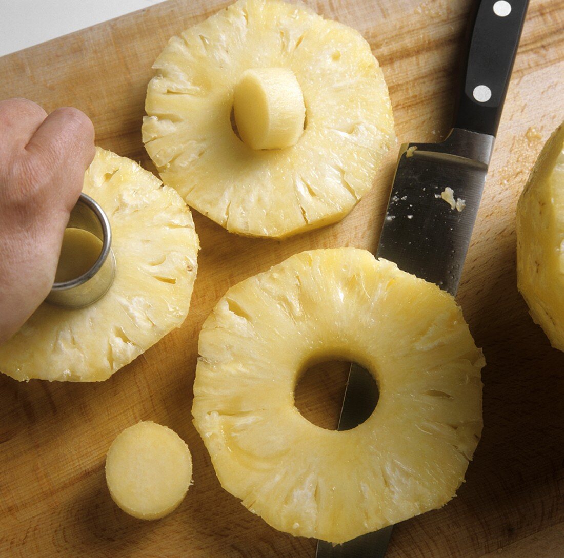 Making pineapple rings