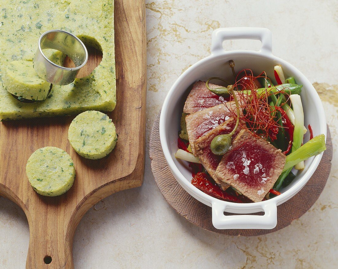 Tonno e polenta verde (Tuna ragout with herb polenta)