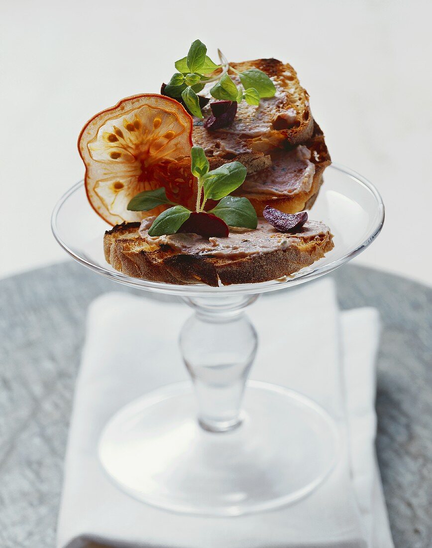 Crostini al pomodoro (Röstbrot mit Tomaten-Aufstrich)