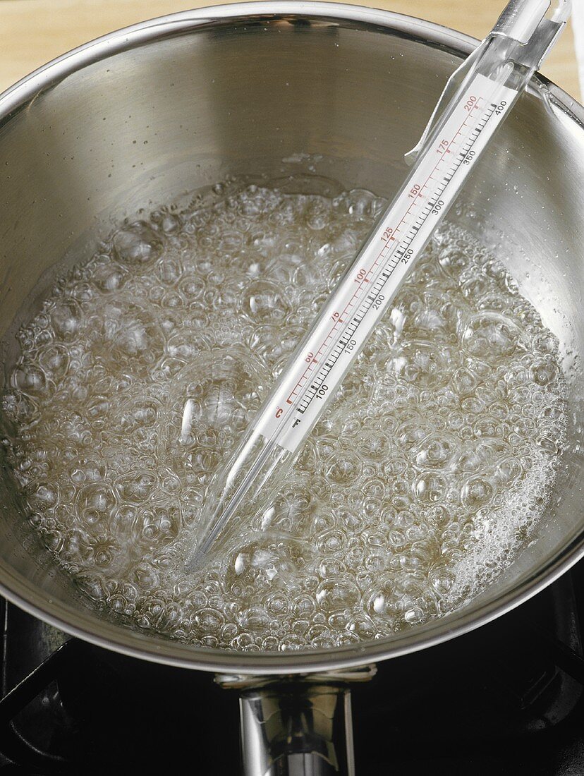 Boiling sugar to the thread stage (with sugar thermometer)