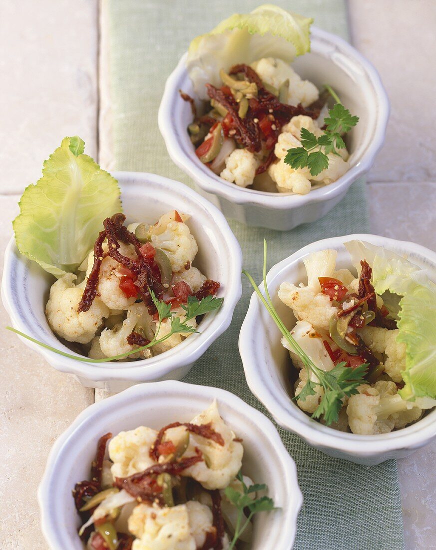 Blumenkohlsalat mit getrockneten Tomaten