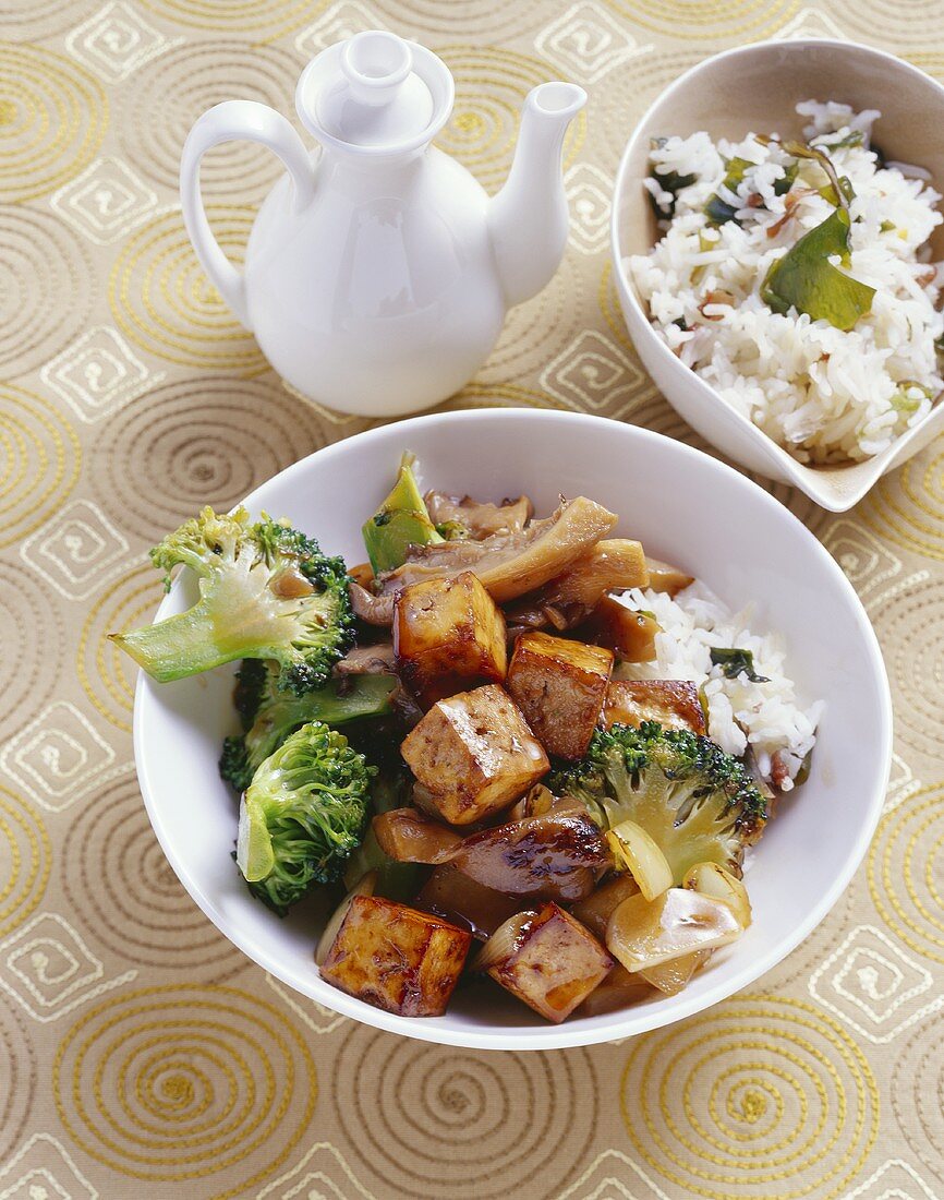 Grilled tofu with broccoli, oyster mushrooms & seaweed rice