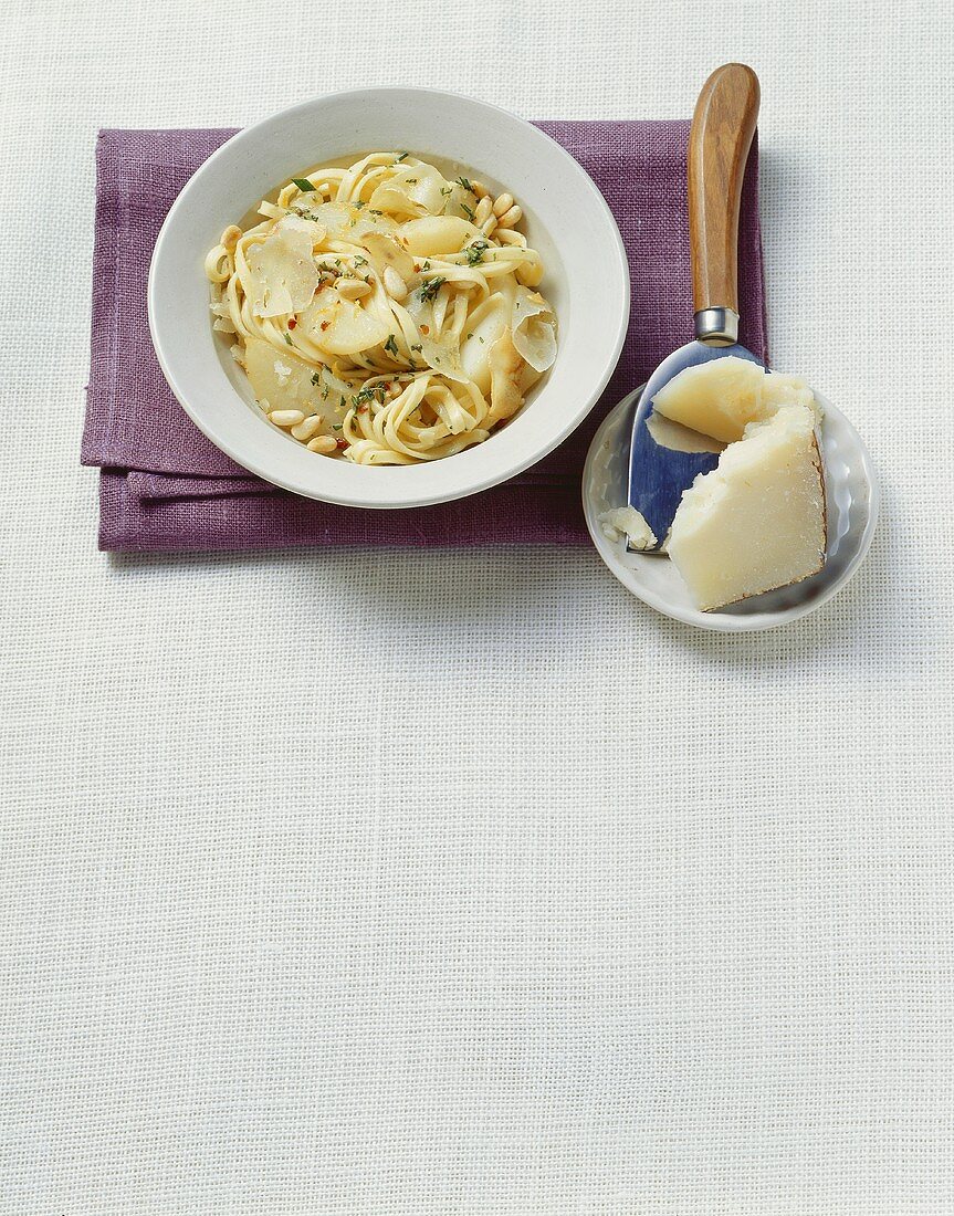 Pasta alle pere e pecorino (Nudeln mit Birnen, Toskana)