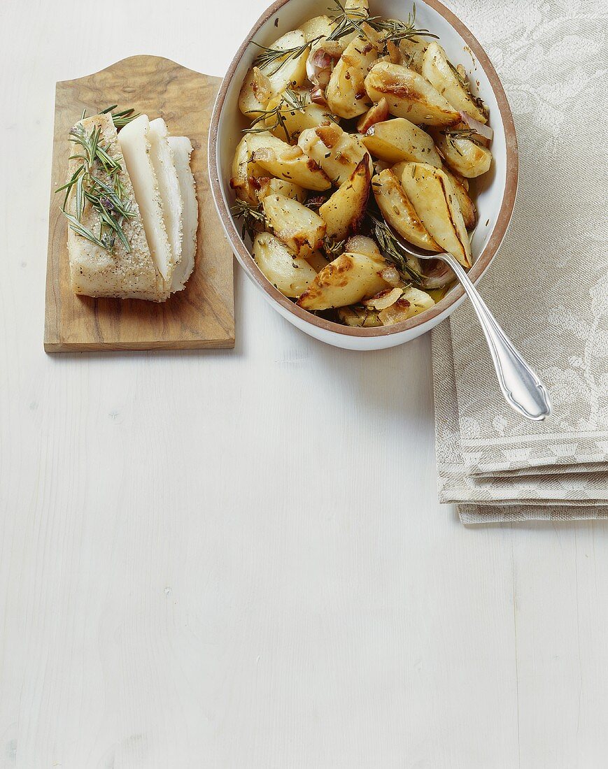 Patate al lardo di colonnata (Kartoffeln mit Speck, Toskana)