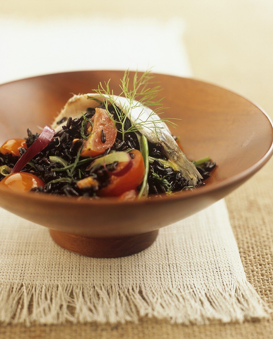 Black rice salad with tomatoes, fish and fennel leaves