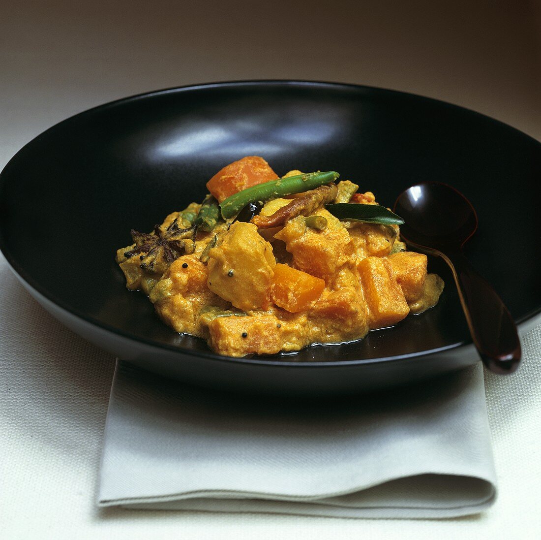 Vegetable curry with mango