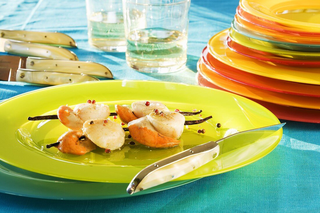 Fried scallops with vanilla and pink peppercorns