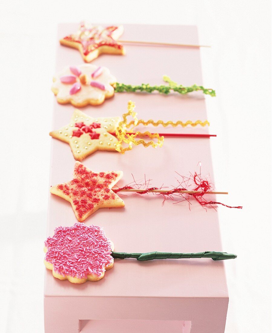 Cookie pops on pink table