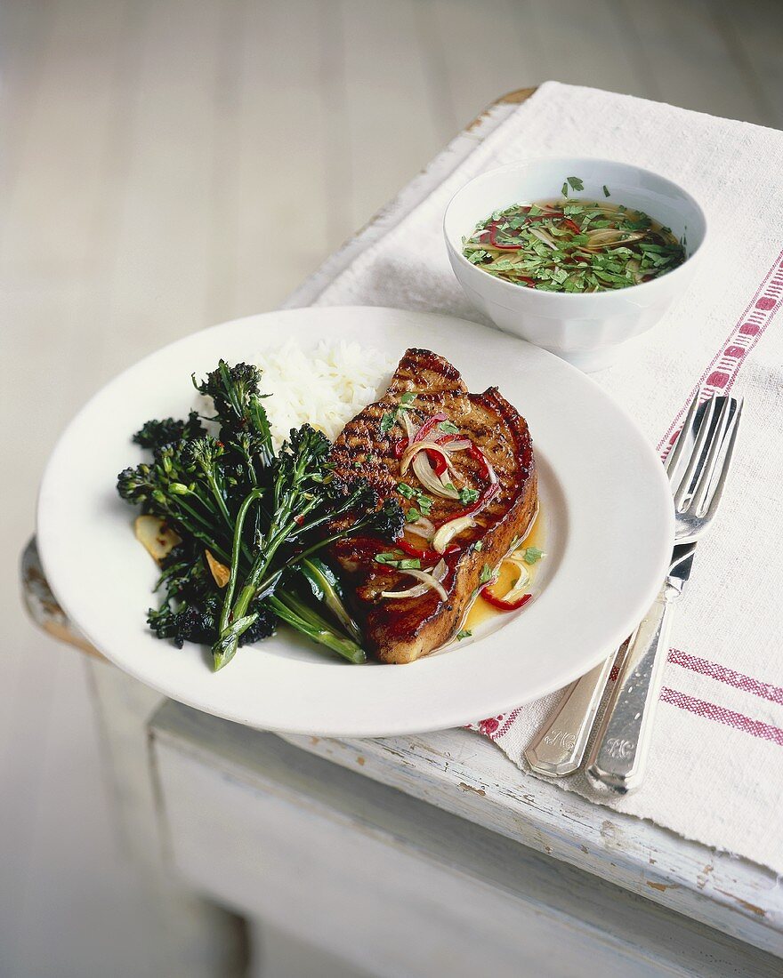 Thai-style pork chop with broccoli