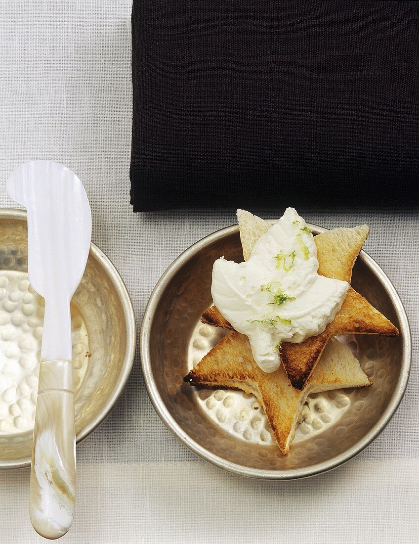 Toast-Sterne mit Limettenbutter