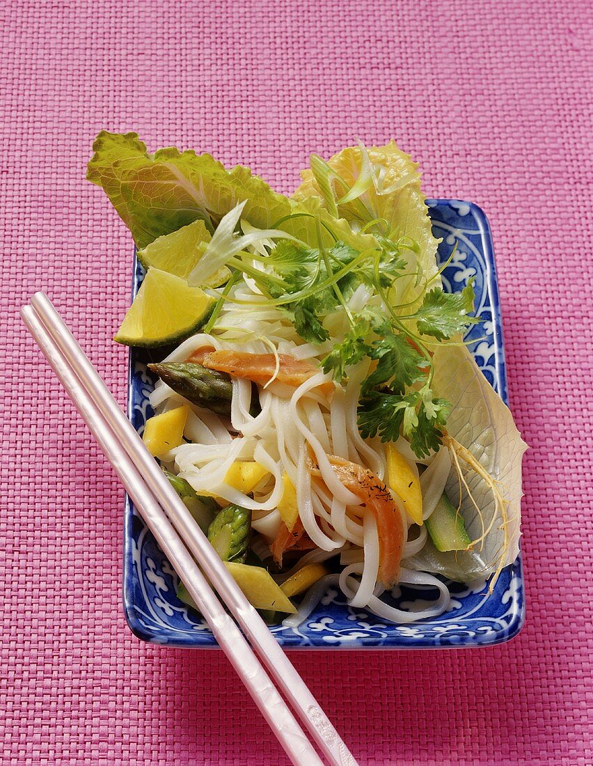 Rice noodle salad with marinated salmon