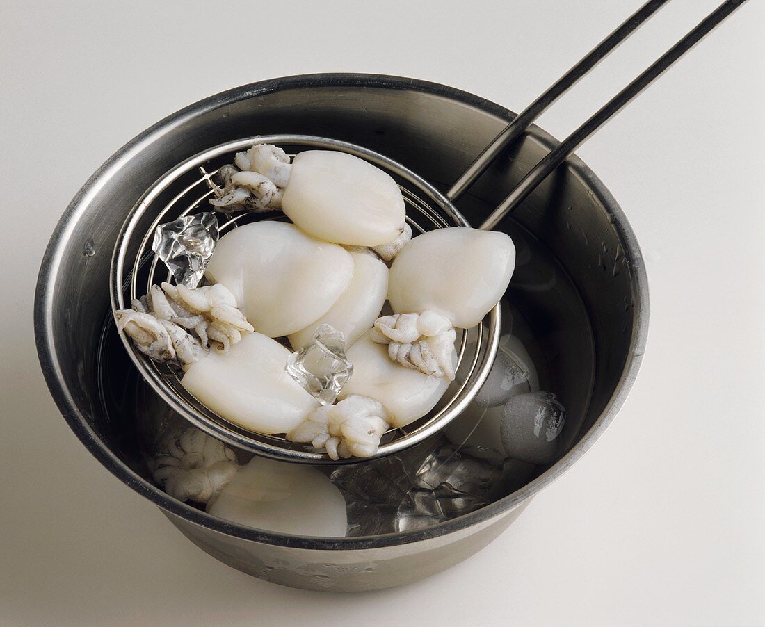 Refreshing blanched squid in iced water