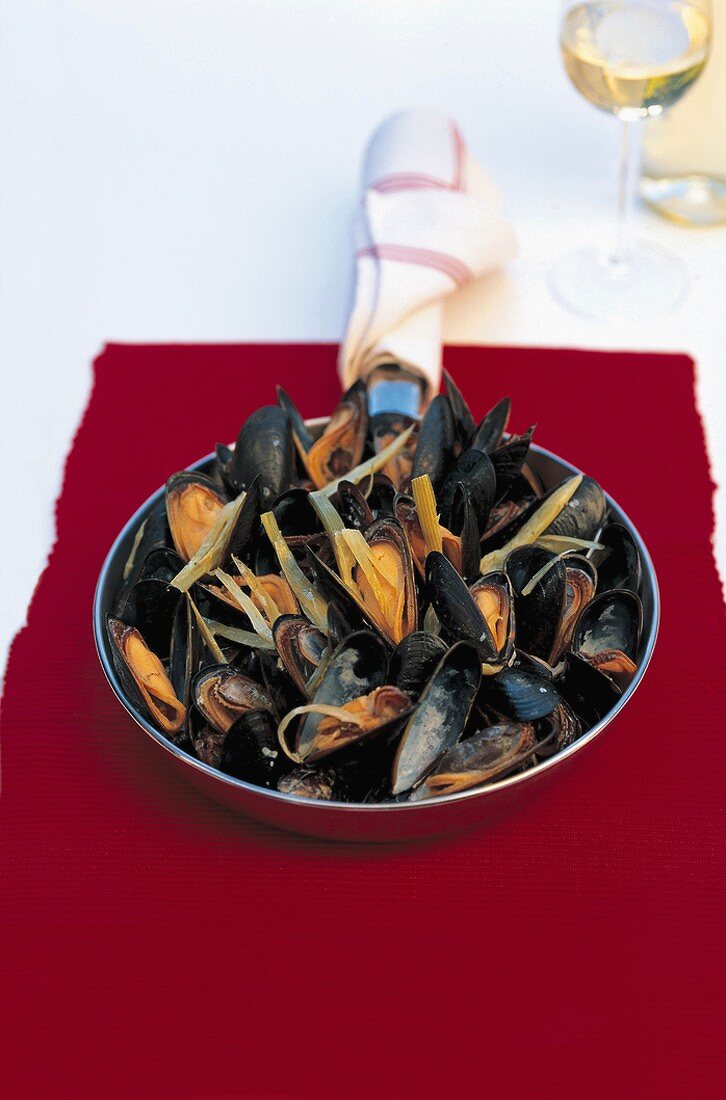 A pan of mussels