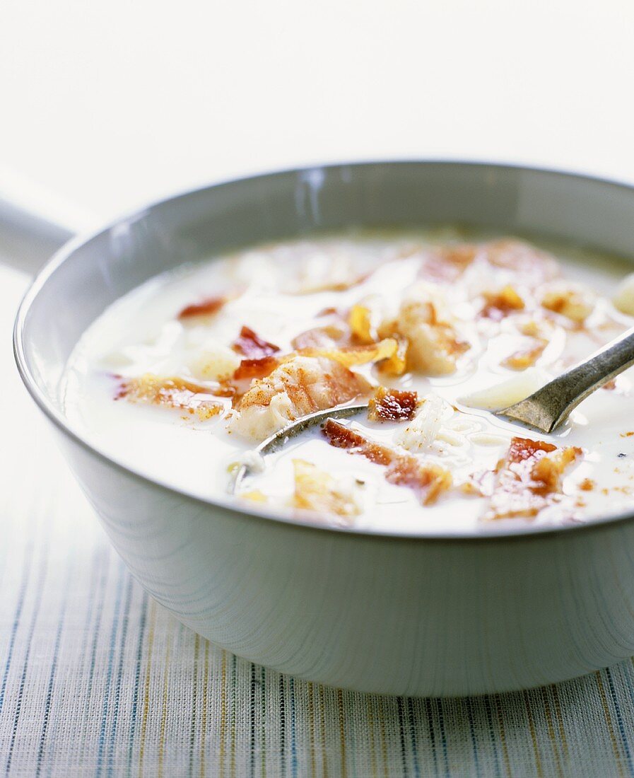 Cream soup with shrimps, prawns and bacon