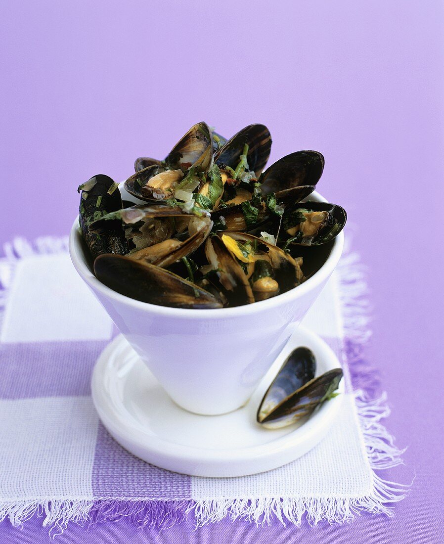 Mussels with coconut milk, chilli and coriander