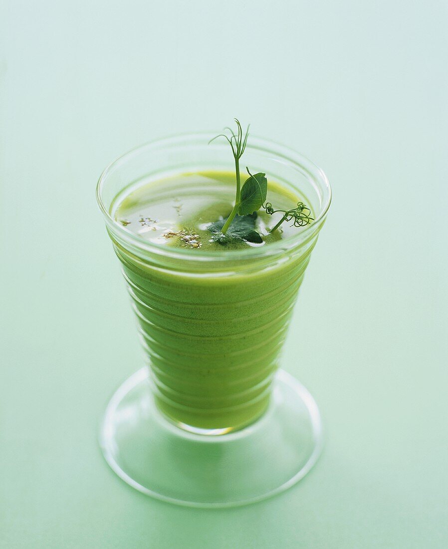 Pea soup in a glass