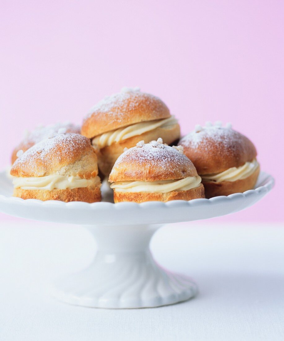 Yeast buns filled with vanilla cream on a cake stand