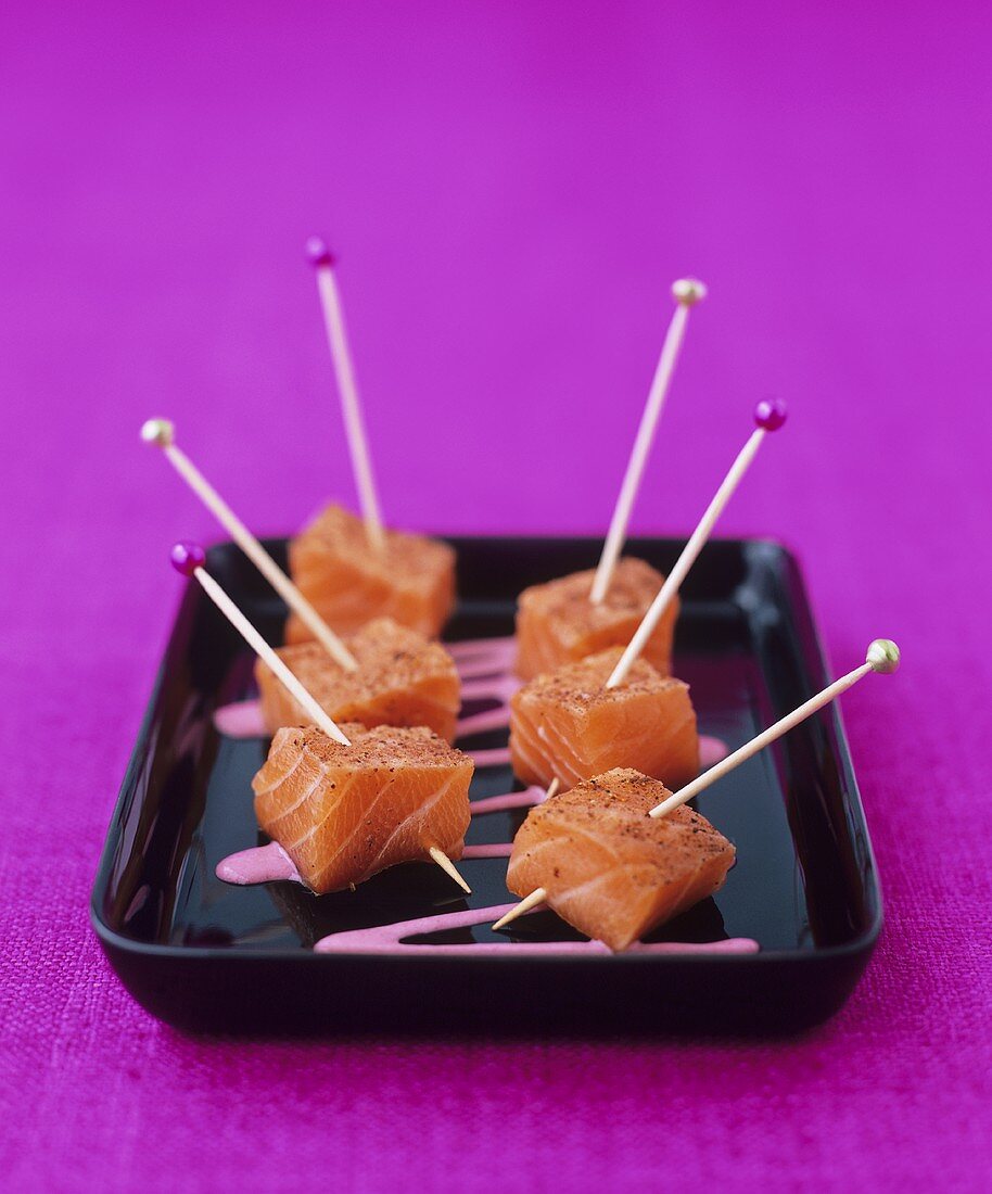 Salmon on cocktail sticks with aniseed and beetroot sauce