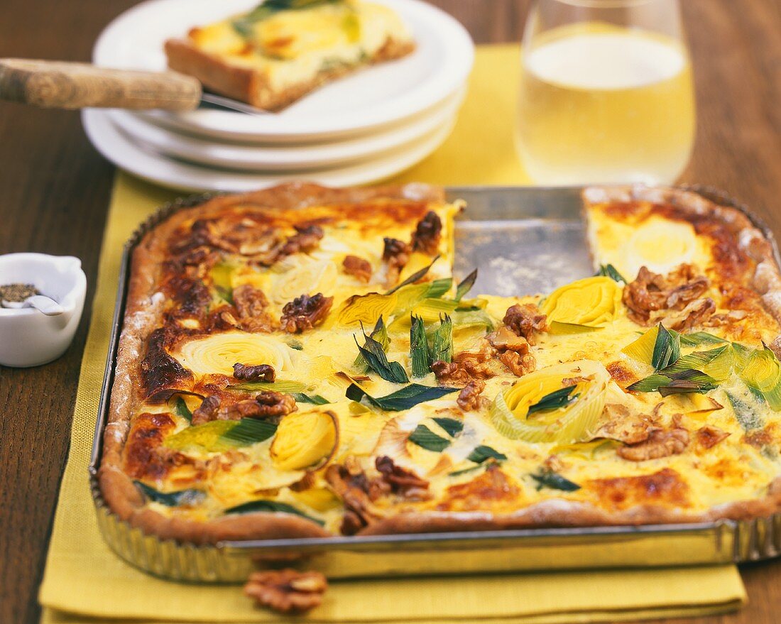 Lauchquiche mit Bergkäse und Walnüssen