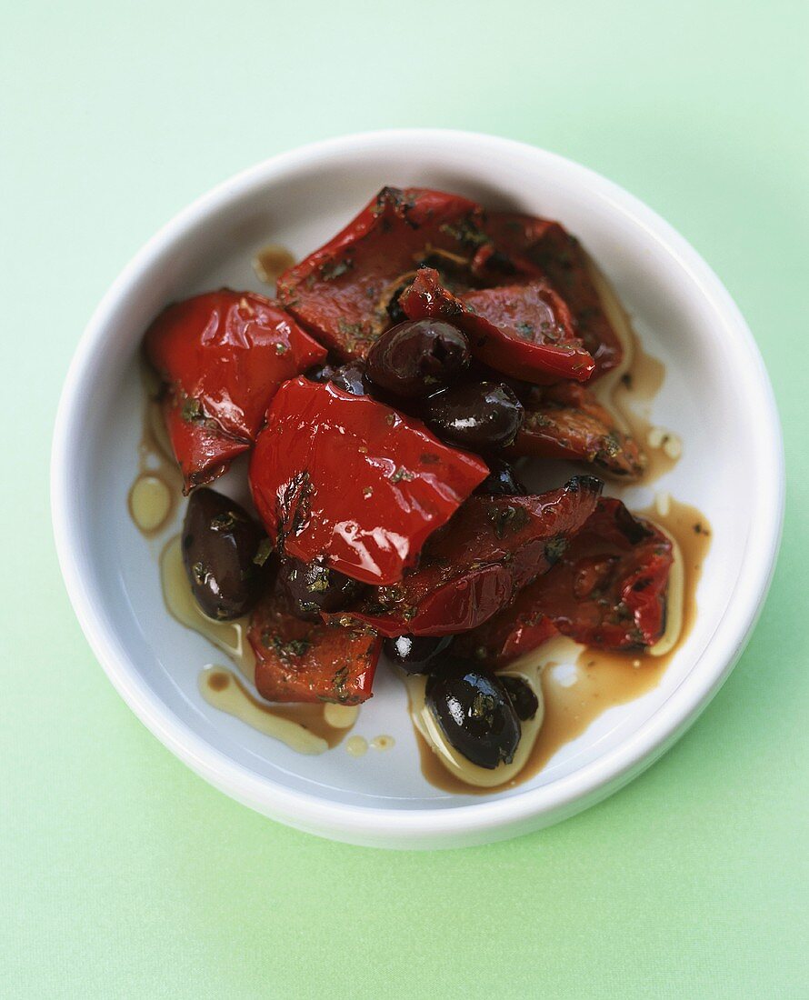 Grilled peppers with olives