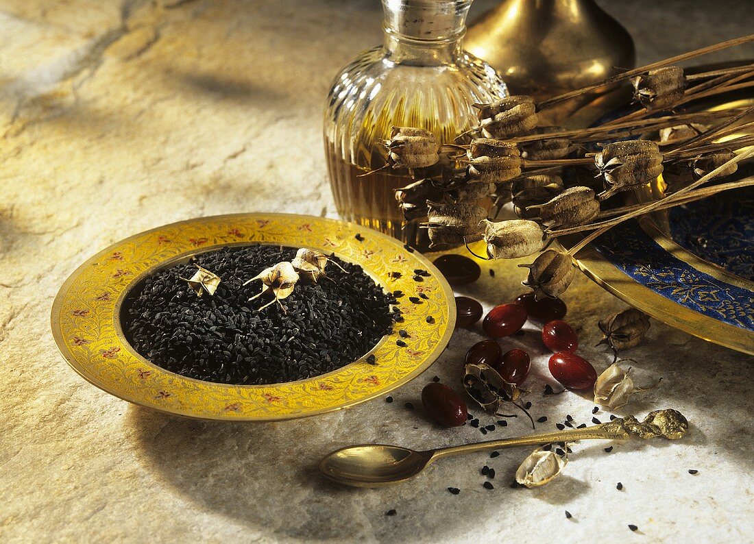 Schwarzkümmel: Samen, Kapseln und Öl