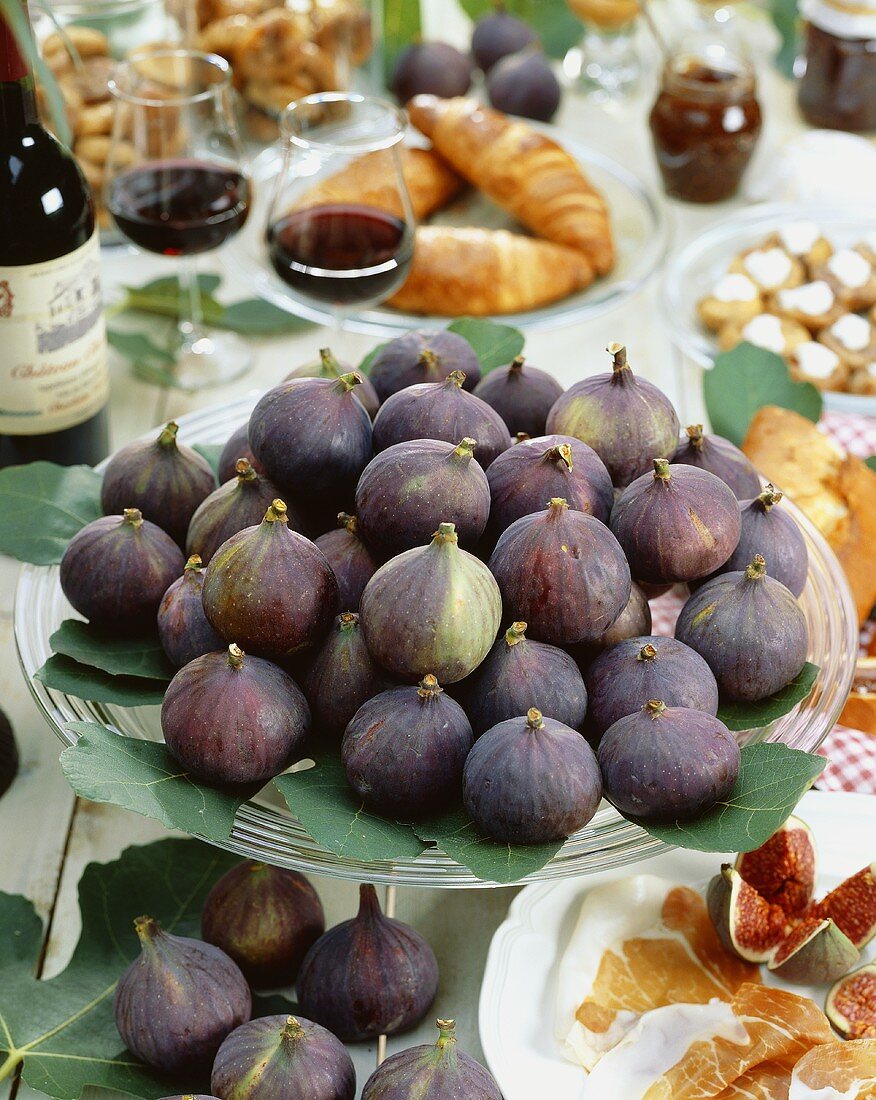 Fresh figs on cake stand
