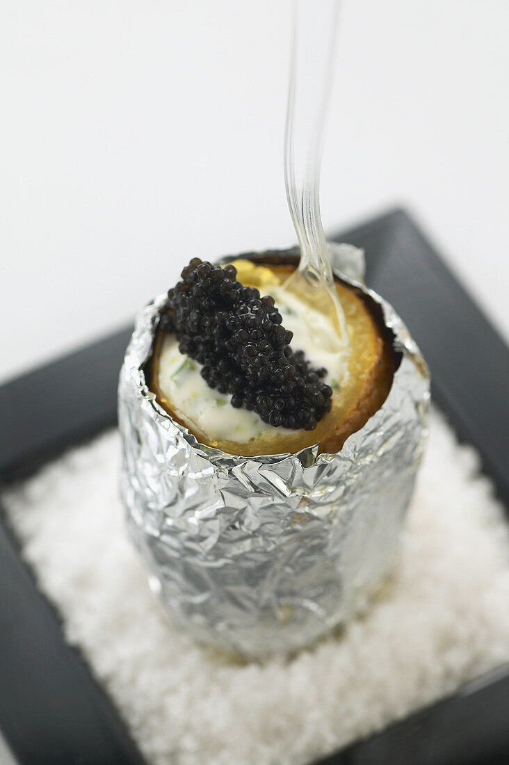 Yukon-Gold-Potato (gelbfleischige Kartoffel) mit Kaviar