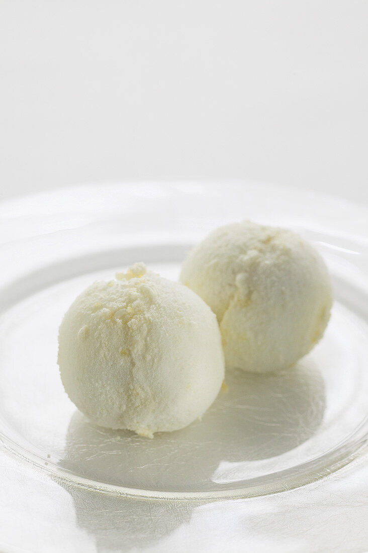 Molecular cuisine: coconut clouds