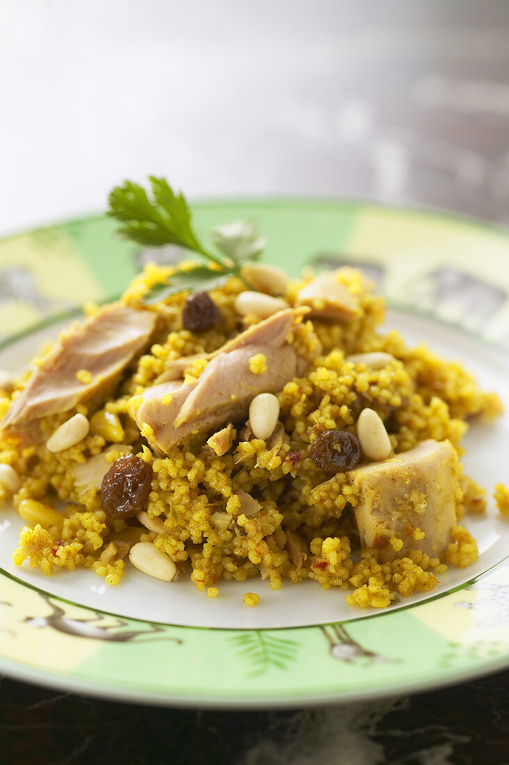 Couscous mit Rosinen und Thunfisch