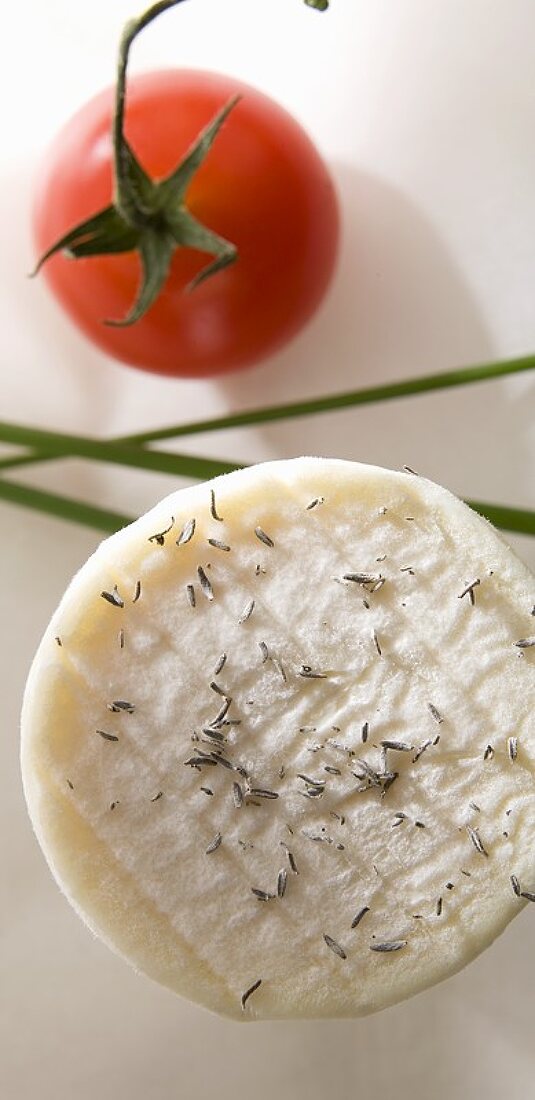 Chèvre (Ziegenkäse) mit Kräutern, Tomate