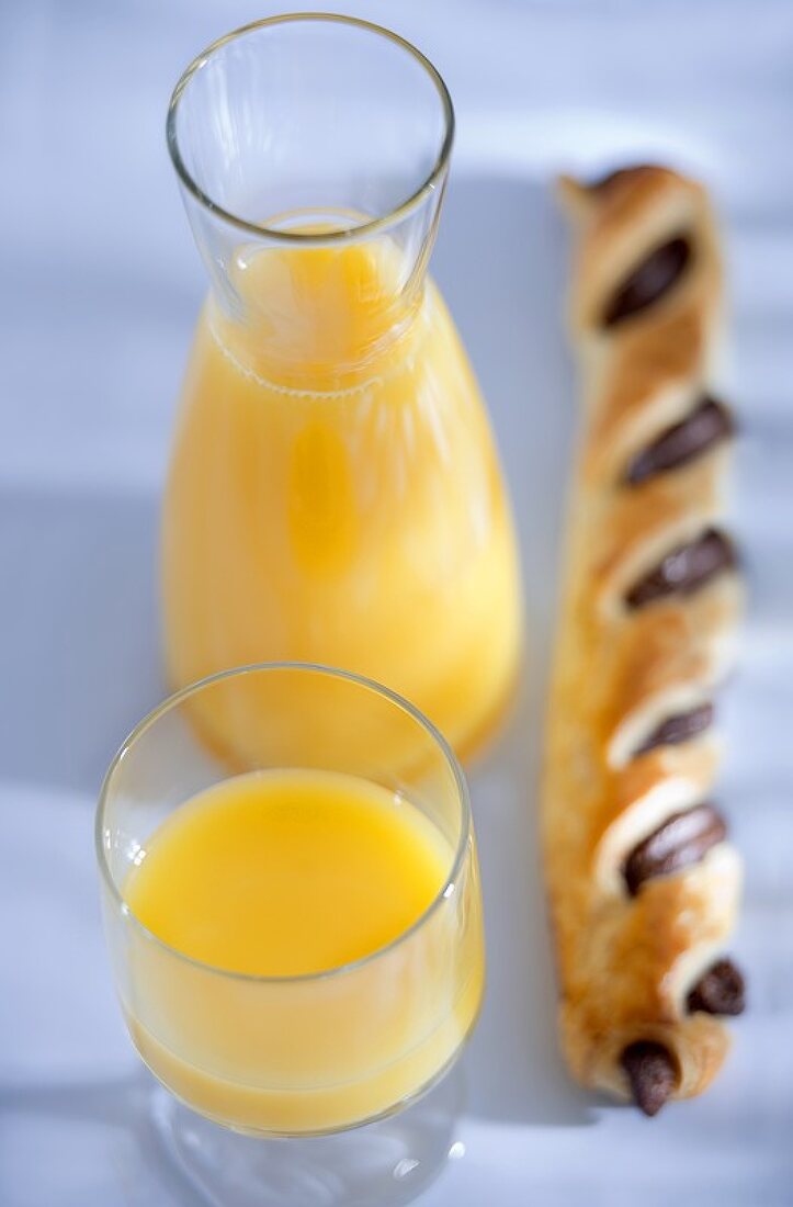 Orange juice & a puff pastry baton with chocolate filling