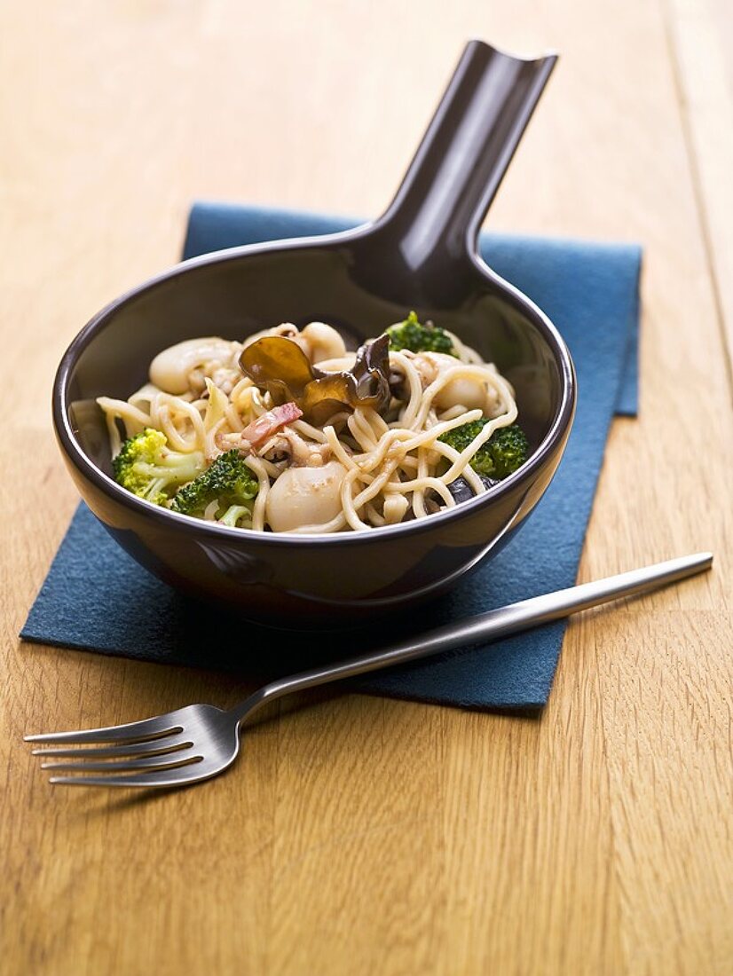 Noodles with Asian vegetables and cuttlefish