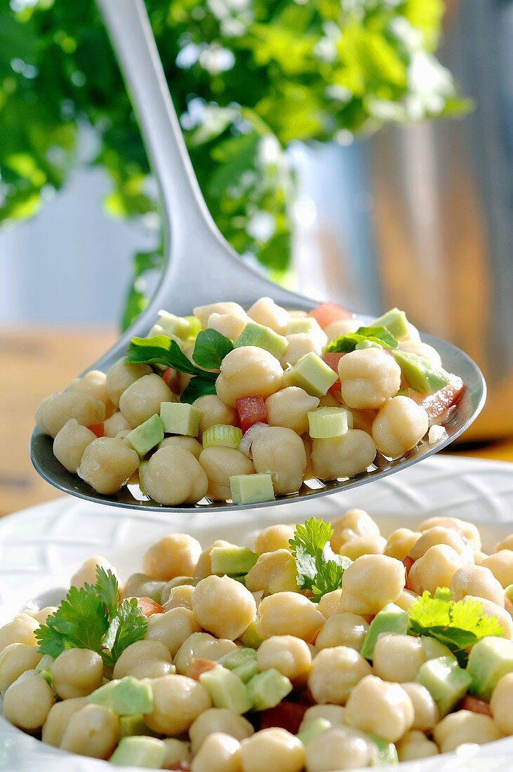 Chick-peas with avocado, tomatoes and coriander
