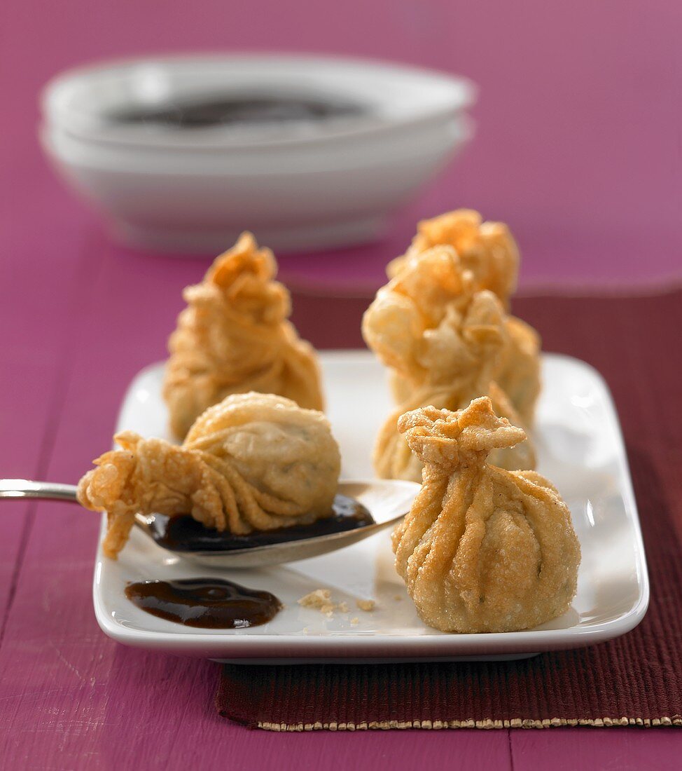 Deep-fried dumplings with plum sauce