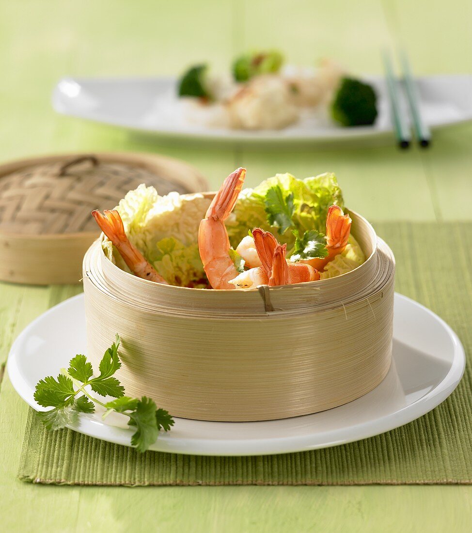 Steamed prawns and Chinese cabbage in steaming basket