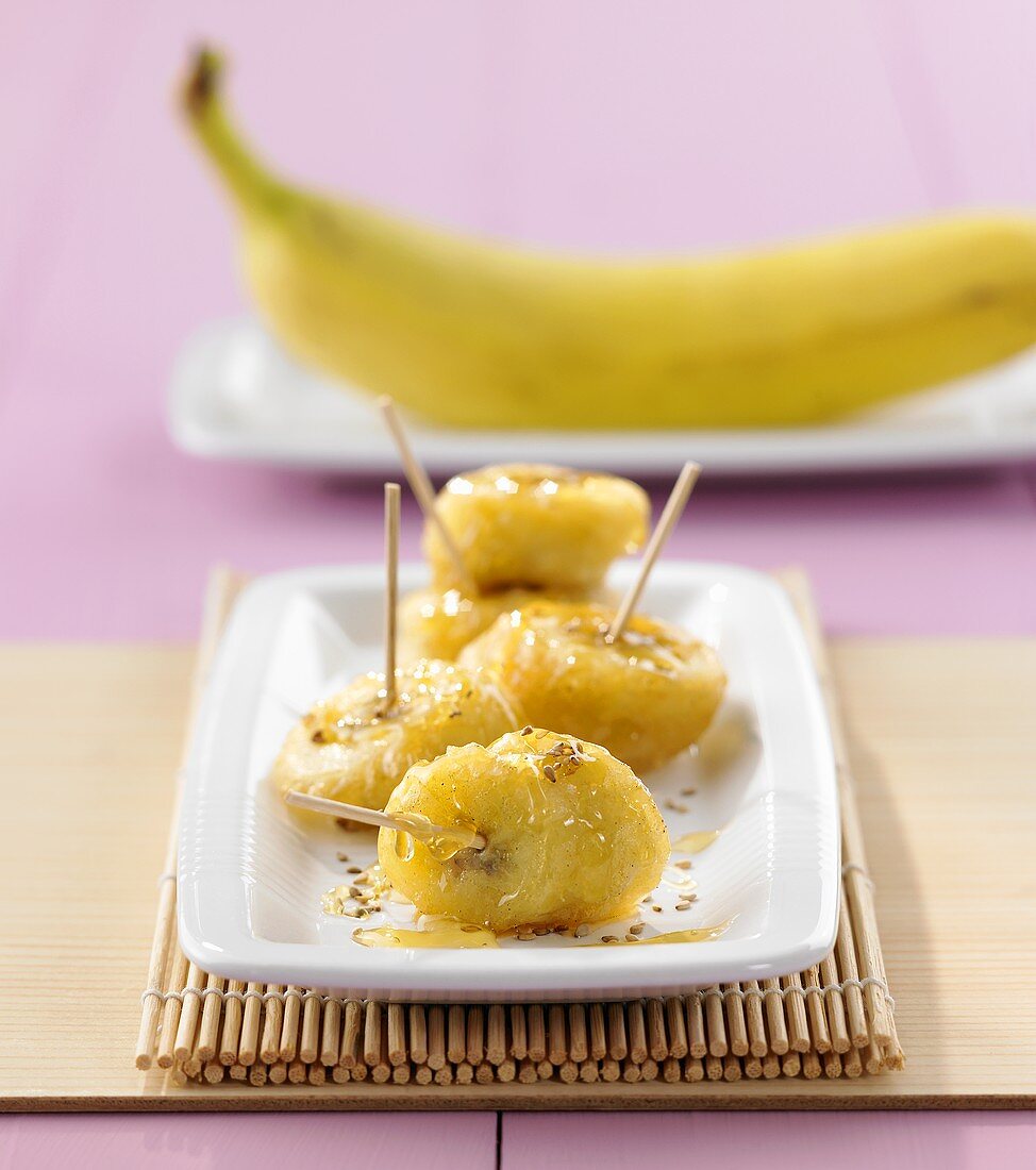 Baked bananas with honey sauce and sesame seeds