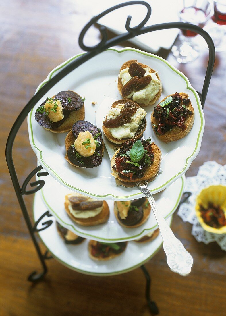 Canapés with black pudding, with stockfish and with olives