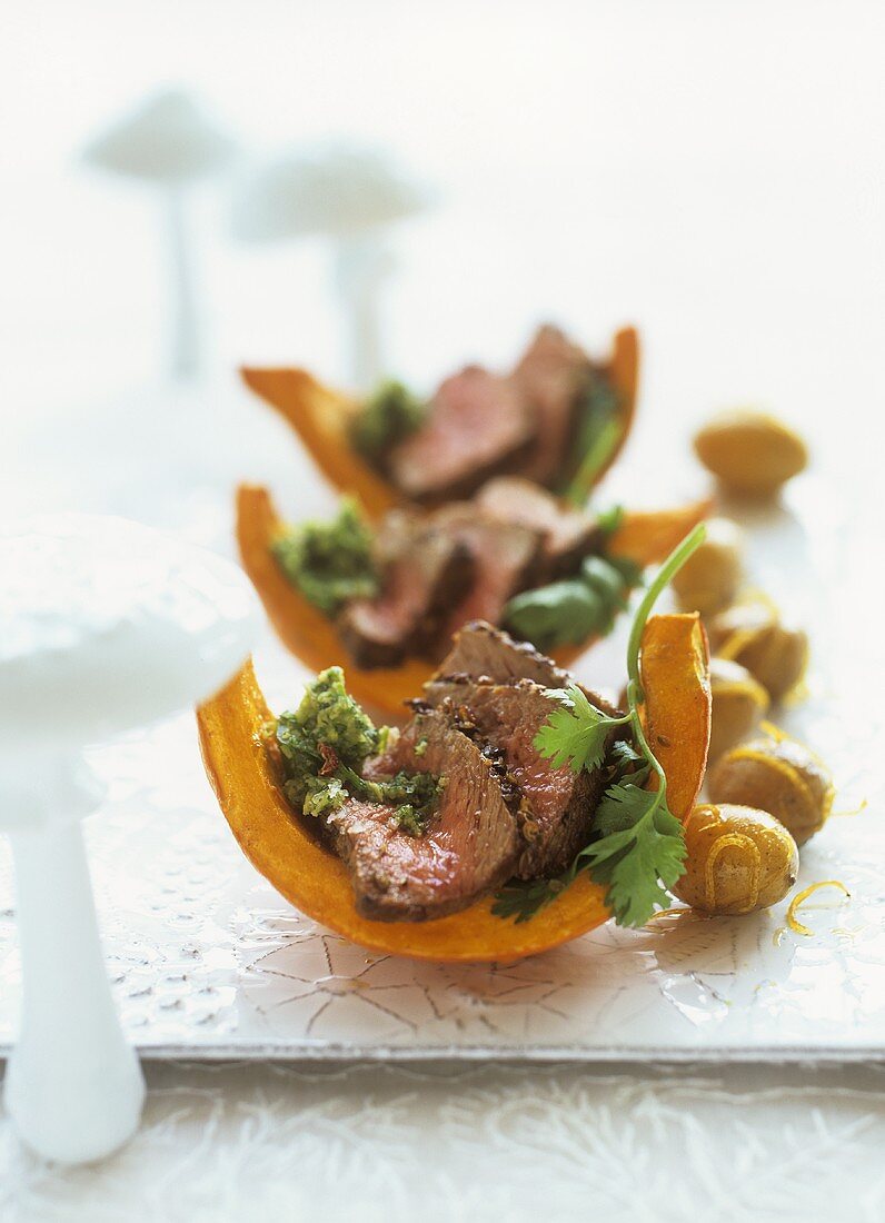 Rump steak with pesto on pumpkin wedges with caramel potatoes